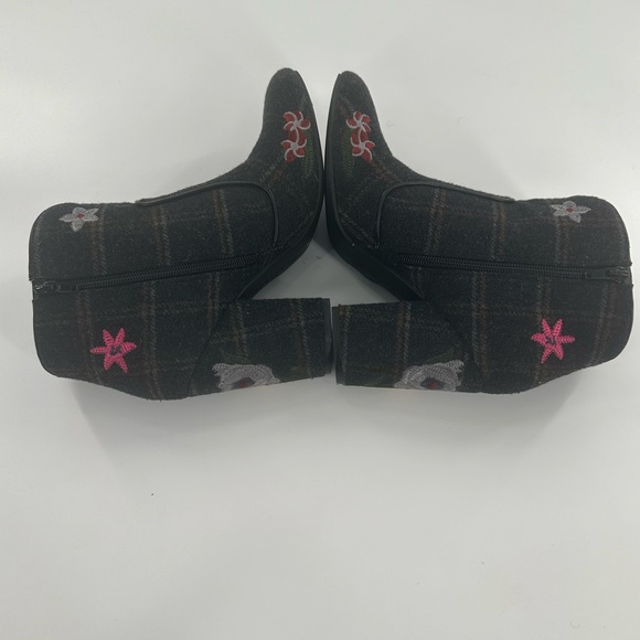 Indigo Rd. Flannel Plaid Floral Embroidered Ankle Booties Gray Multicolor 9 - Picture 5 of 7